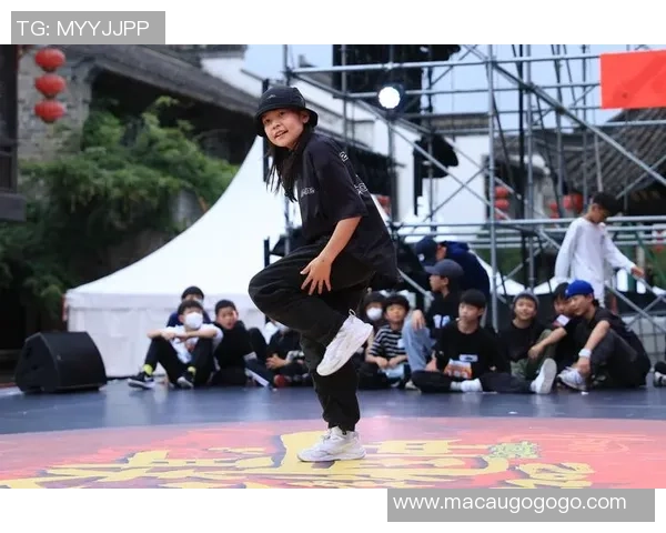 西安街舞队在攀岩联赛中的表现与比赛经验深度分析